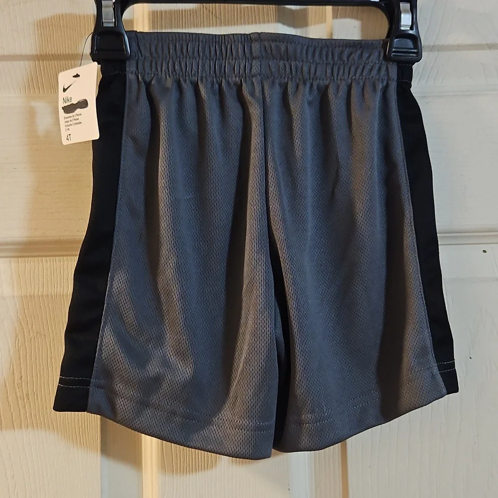 NIKE TODDLER ATHLETIC SHORTS: GRAY/BLACK: NEW WITH TAGS: SIZE 4T
